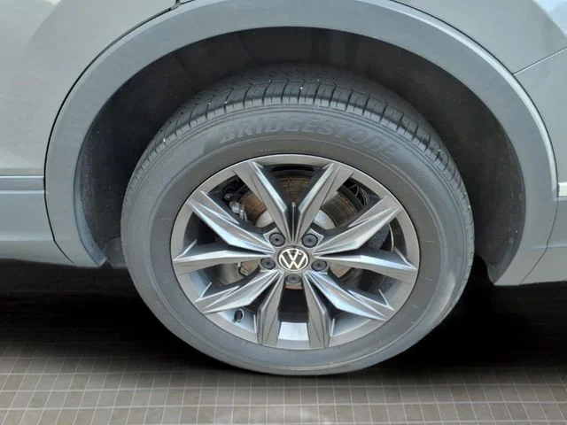 Used 2022  Volkswagen 2.0T SE image 9