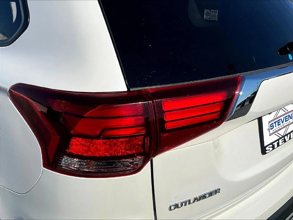 Used 2020 White Mitsubishi ES image 25