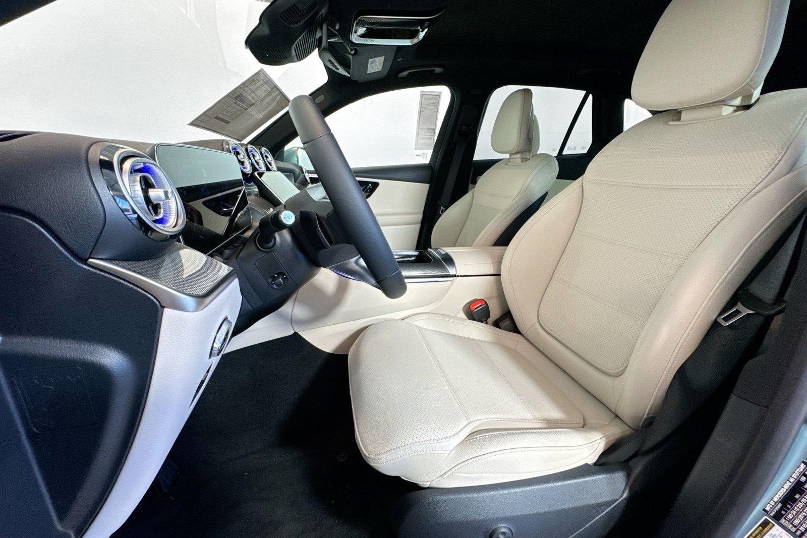New 2026 Verde Silver Metallic Mercedes-Benz GLC 300 image 18