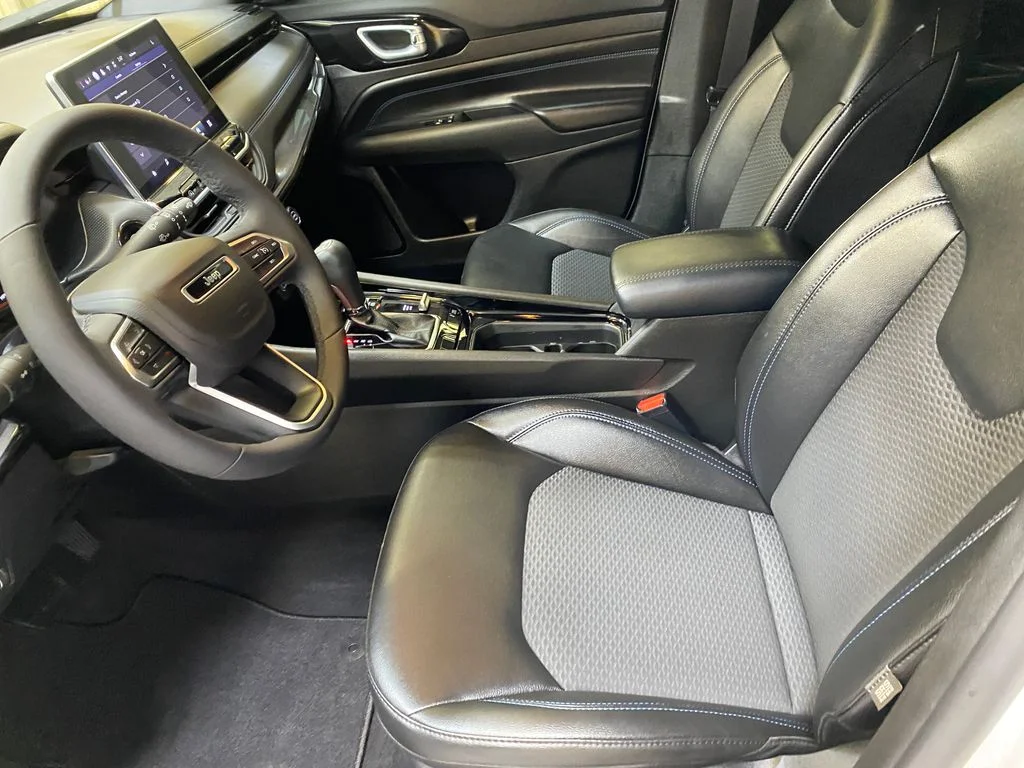 Used 2026 White Jeep Latitude image 20