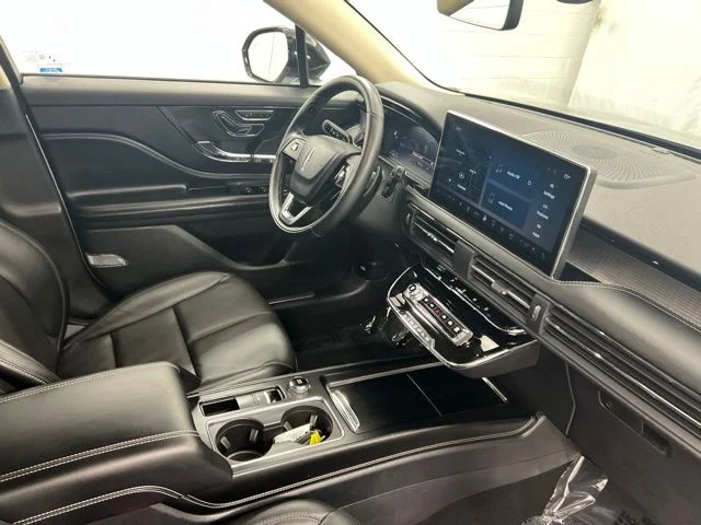 Used 2023 Silver Lincoln Standard image 25