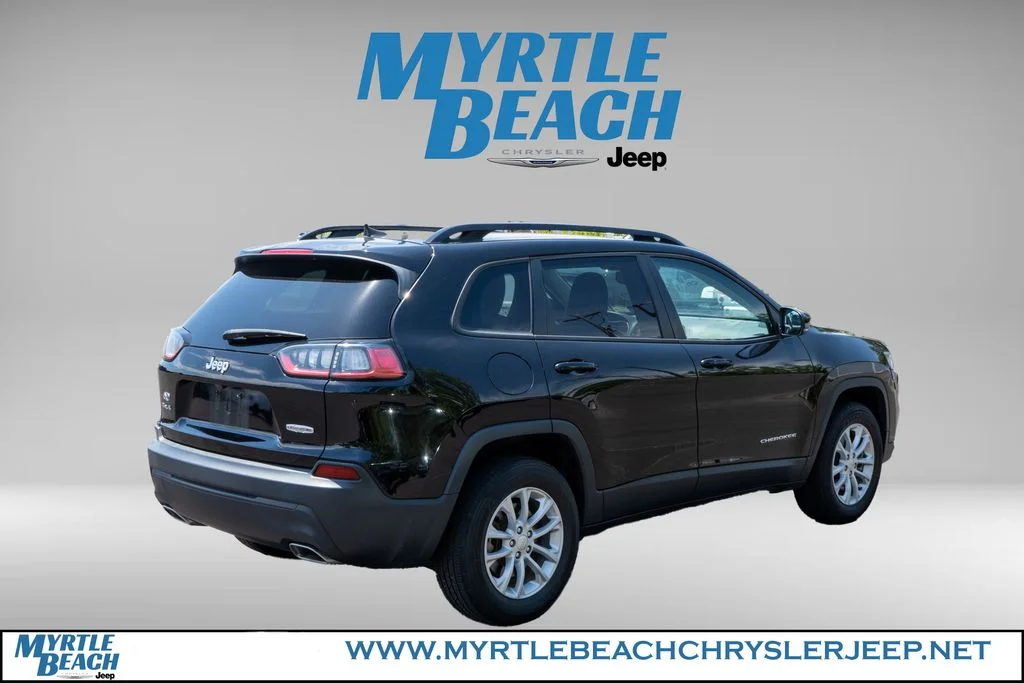 Certified Used 2022 Diamond Black Jeep Latitude Lux image 6
