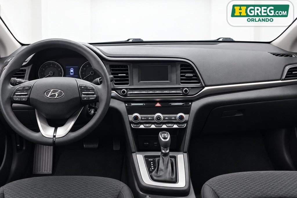 Used 2020 Quartz White Pearl Hyundai SE image 8