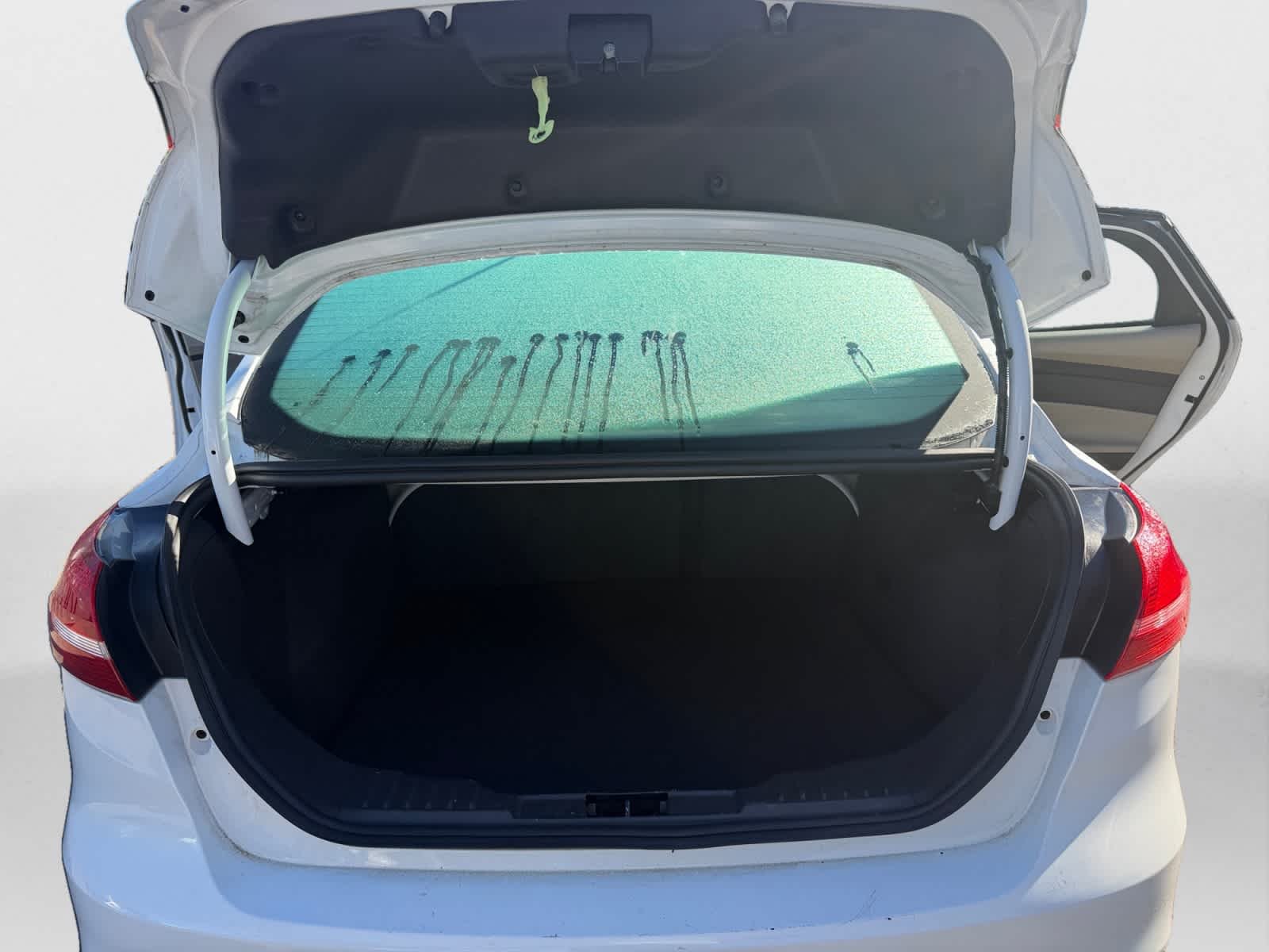 Used 2015 Oxford White Ford SE image 21