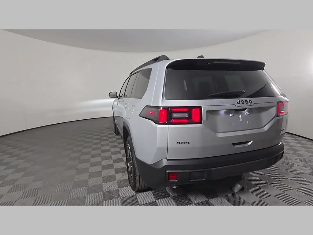 New 2026 Silver Zynith Clear-Coat Exterior Paint Jeep Laredo image 30