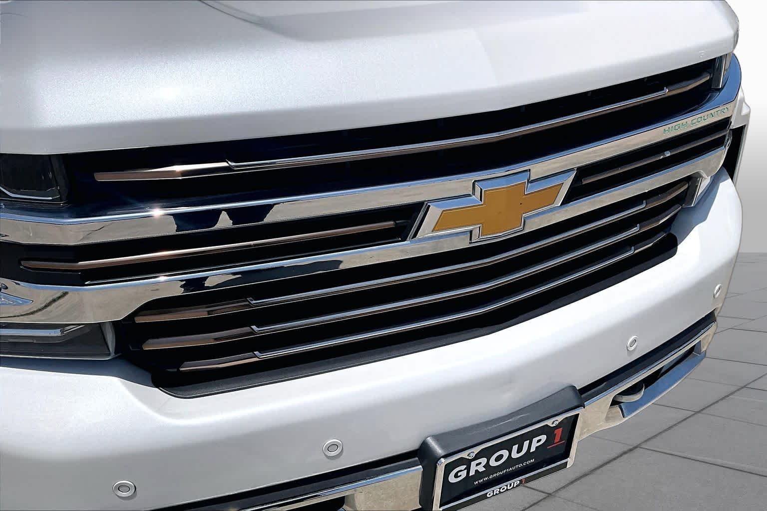 Used 2022 Iridescent Pearl Tricoat Chevrolet High Country image 30