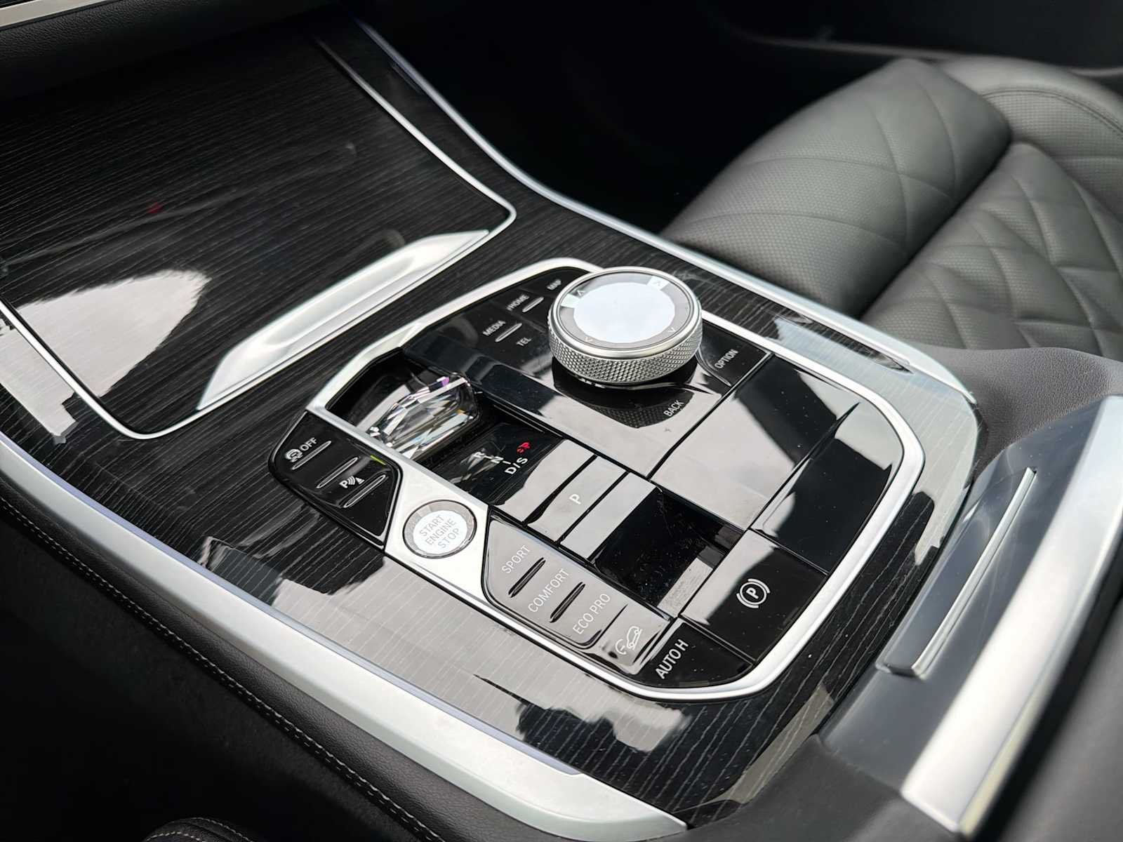 Used 2024 Alpine White BMW xDrive40i image 31