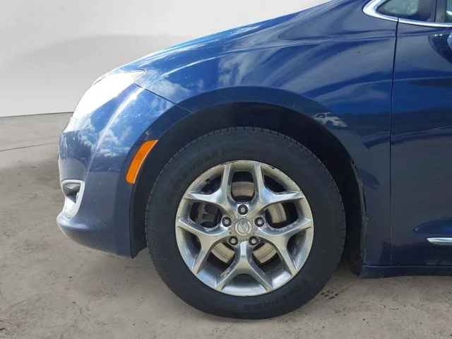Used 2017 Blue Pearl Chrysler Limited image 9