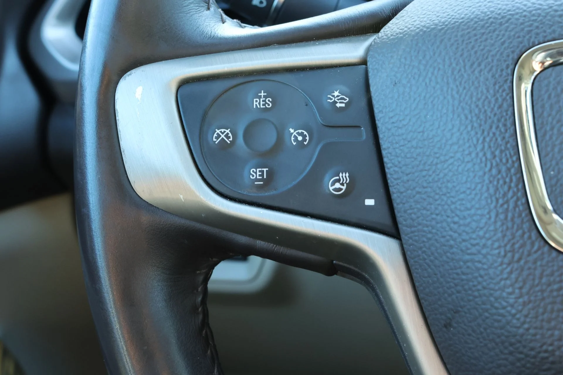 Used 2017 White GMC Denali image 9