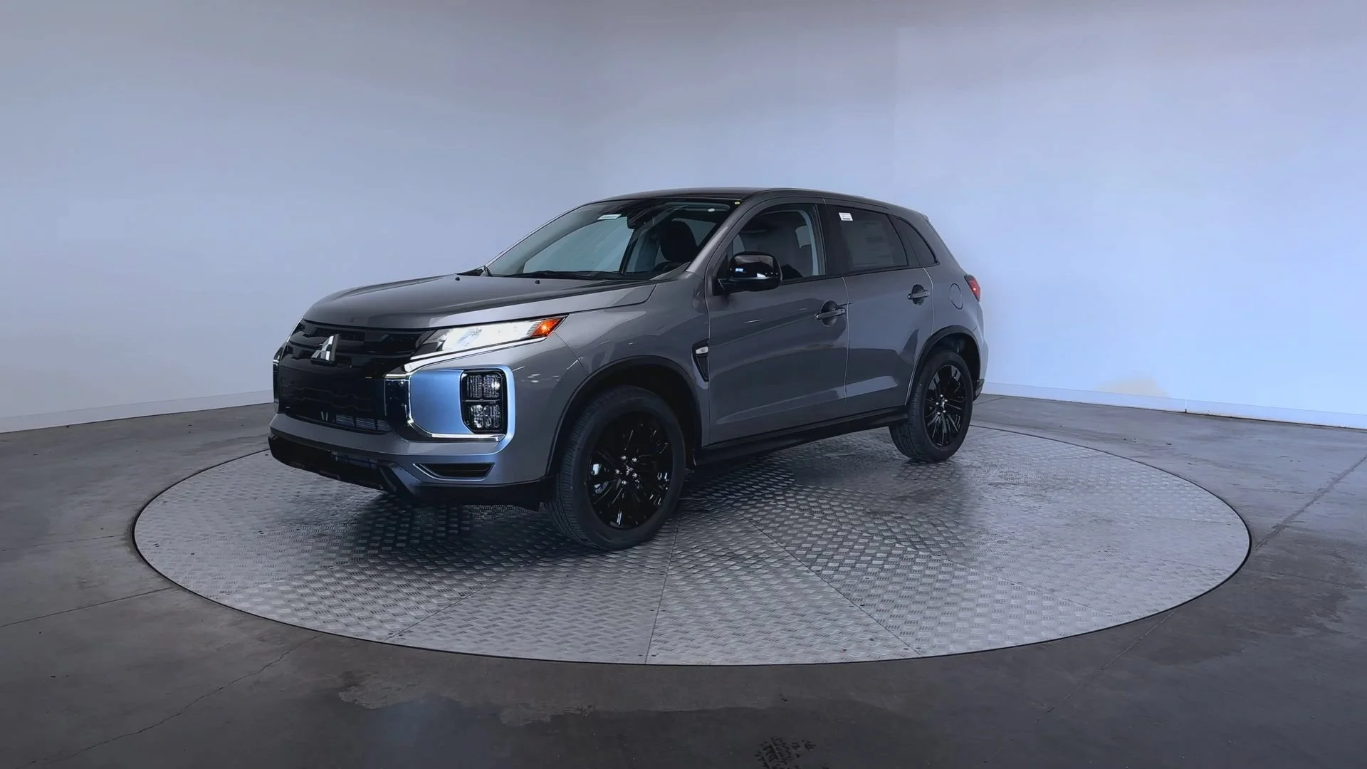 New 2026 Mercury Gray Metallic Mitsubishi LE image 4