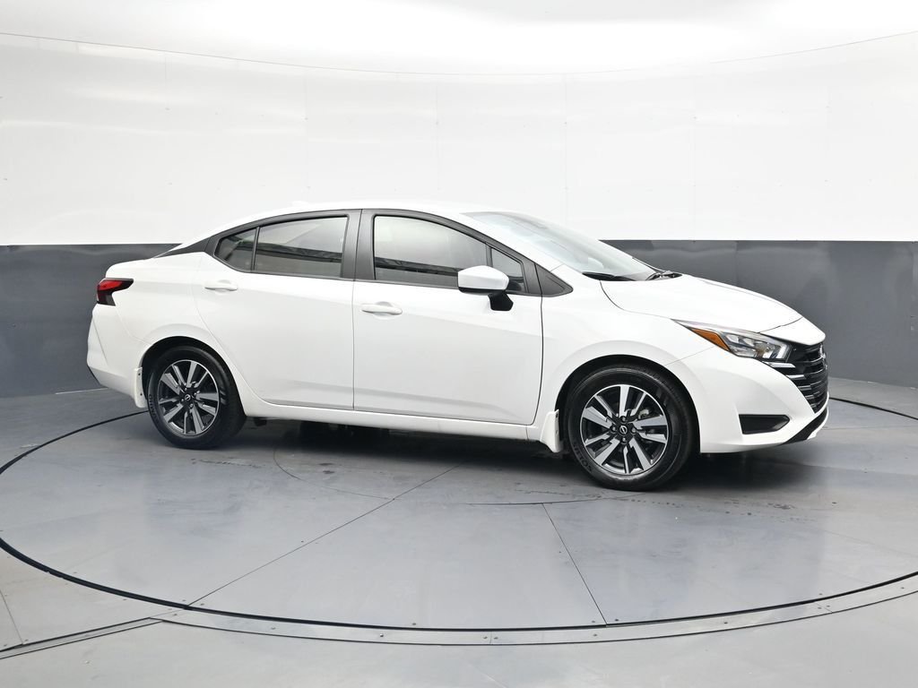 Used 2025 White Nissan 1.6 SV image 4
