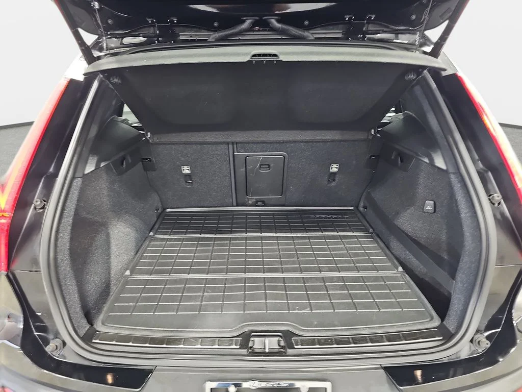 Used 2021 Black Volvo R-Design image 14