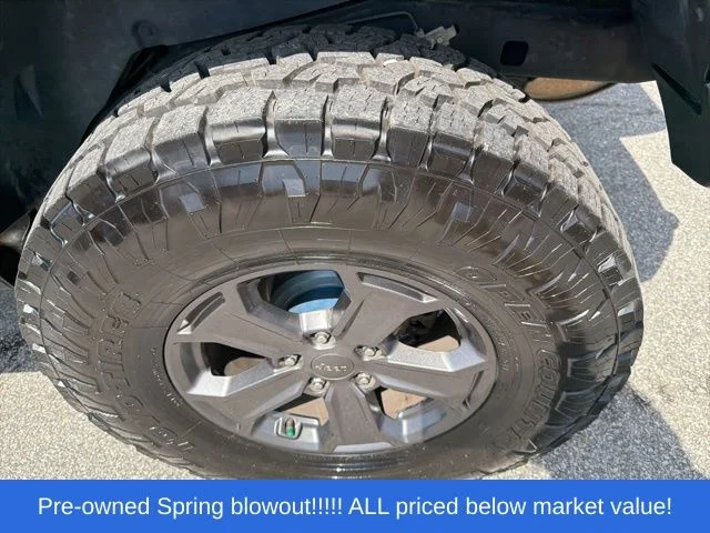 Used 2018 White Jeep Unlimited Rubicon image 22