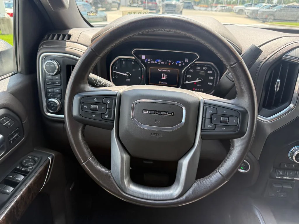 Used 2023 White GMC Denali image 9