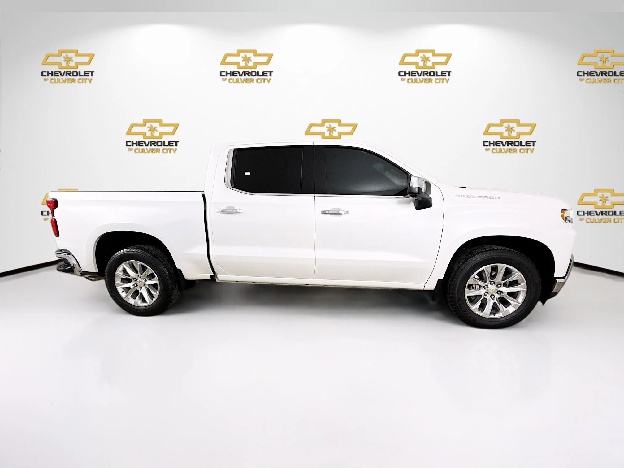 Used 2021 IRIDESCENT PEARL TRICOAT Chevrolet LTZ image 9