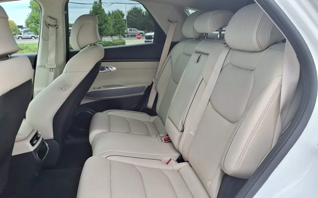 Used 2024 White Genesis 2.5T image 14