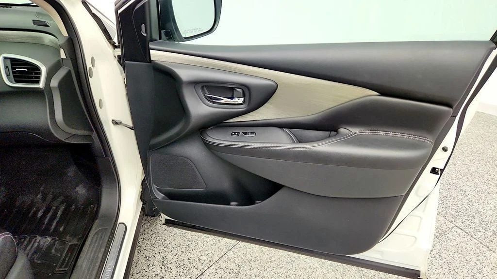Used 2018 Pearl White Nissan AWD SL image 25