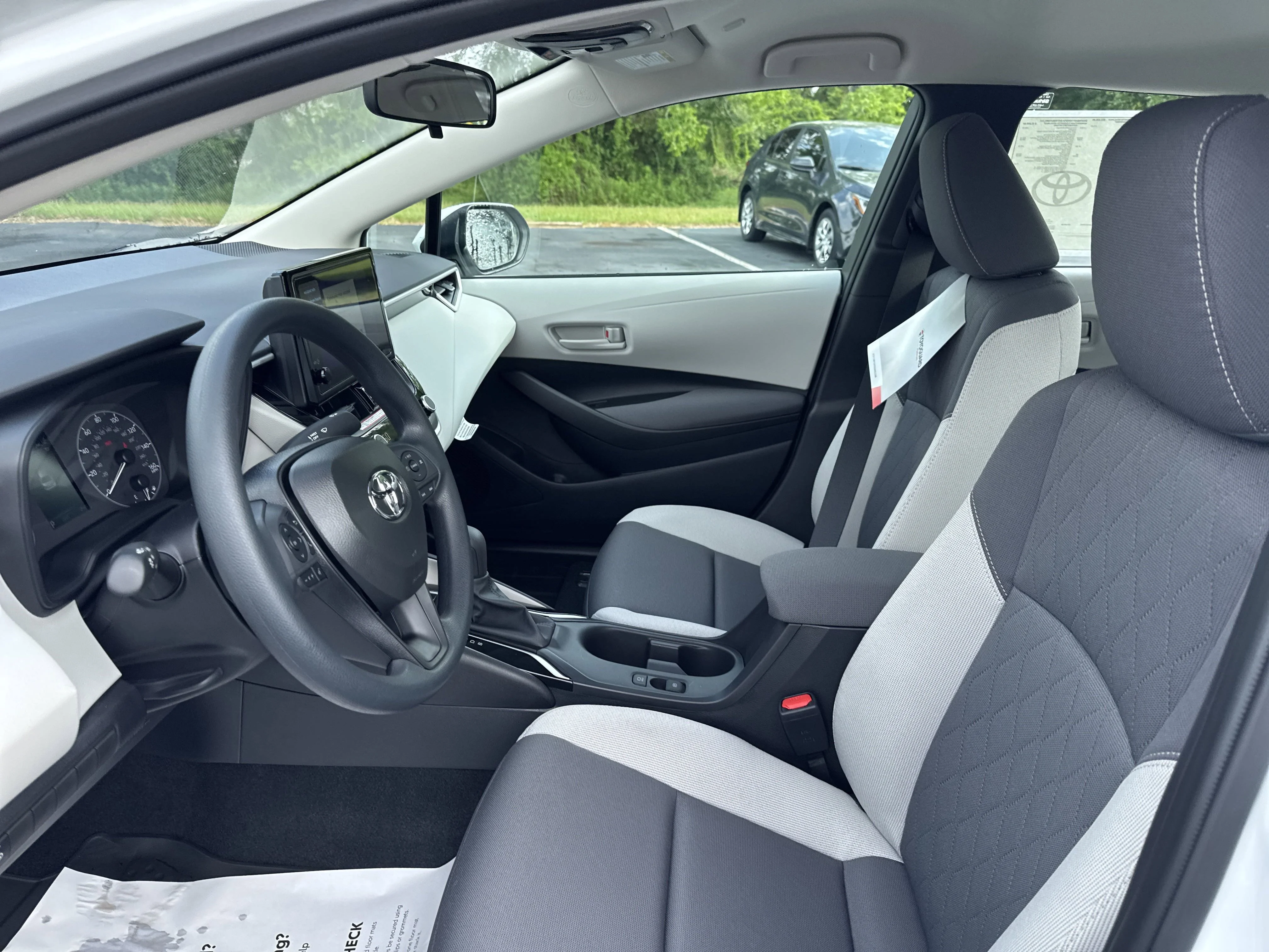 Used 2025  Toyota  image 13