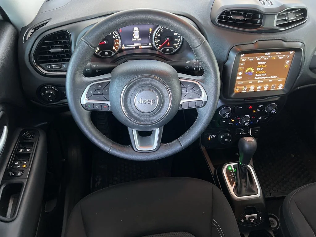 Used 2023 White Jeep Altitude image 22