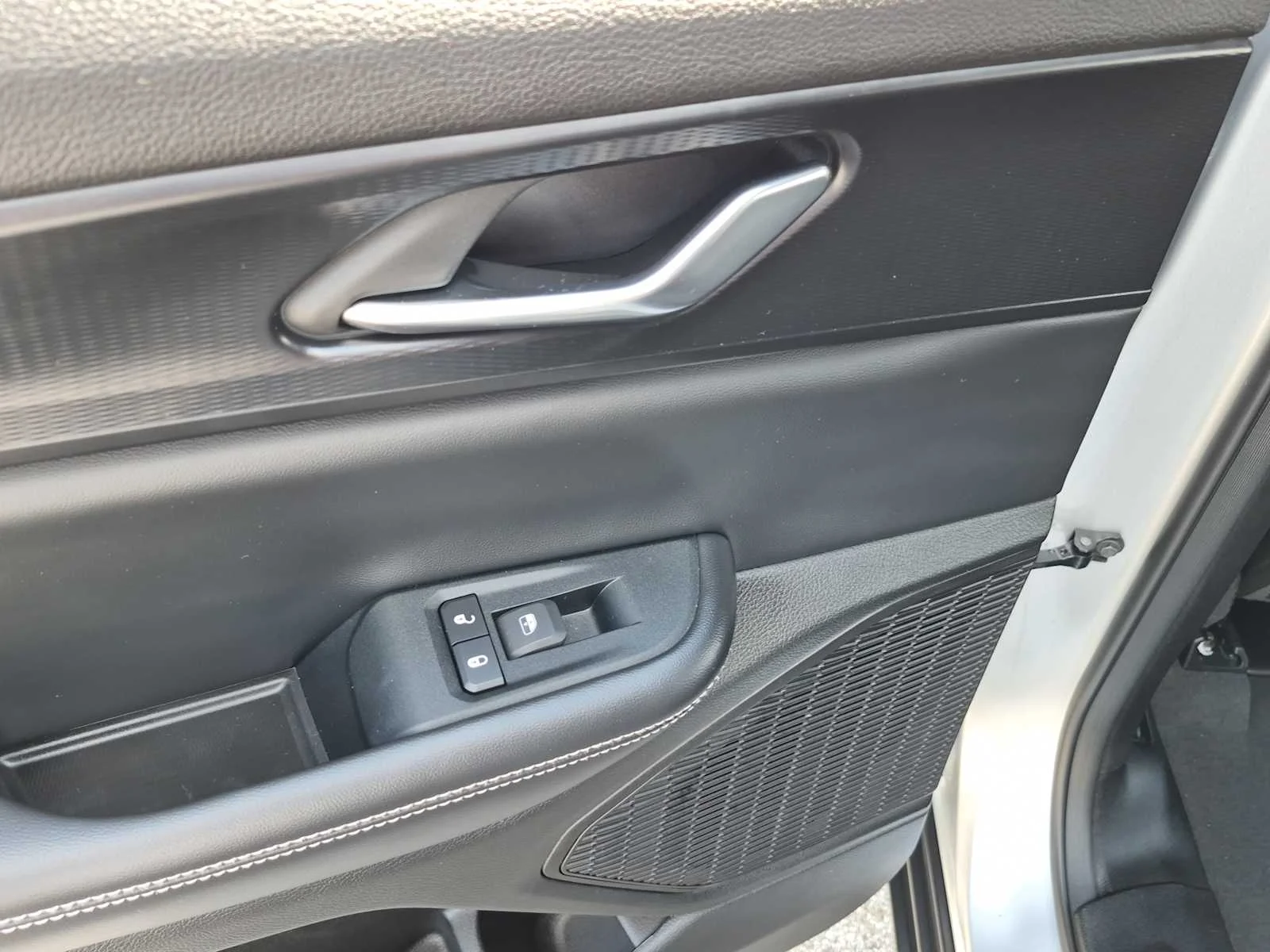 Used 2024 Silver Zynith Jeep Laredo X image 12