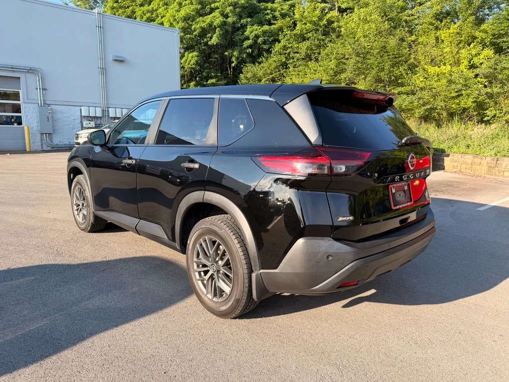 Used 2021 Super Black Nissan S image 5