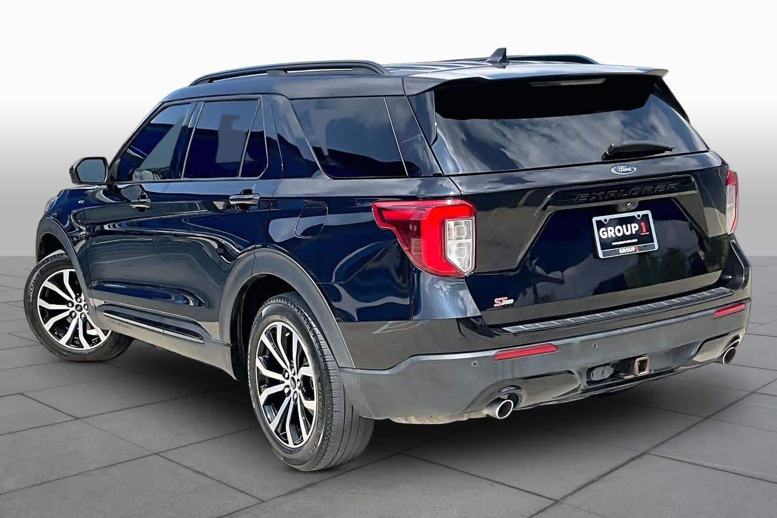 Used 2022 Agate Black Metallic Ford ST-Line image 11