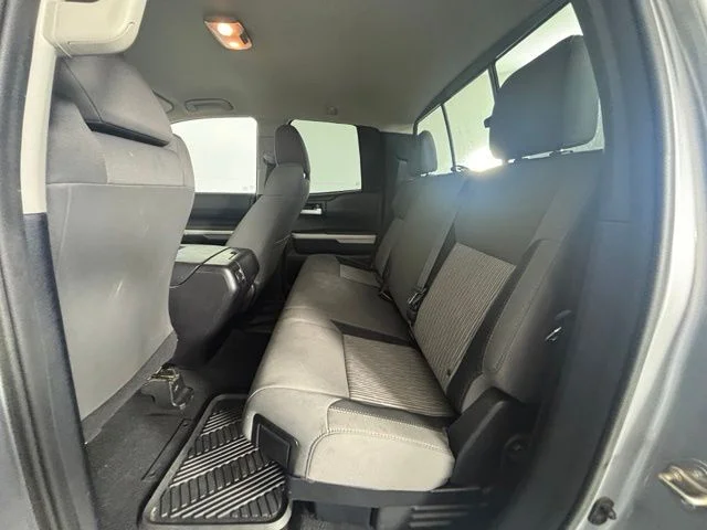 Used 2015 Silver Toyota SR5 image 15