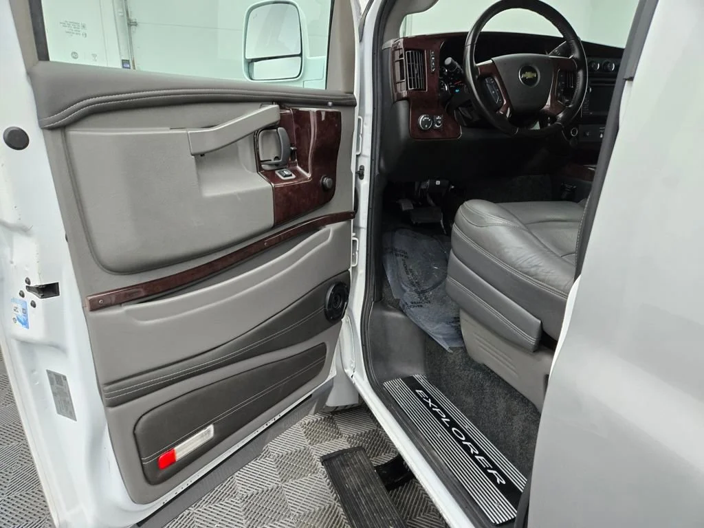 2021 Chevrolet Express Cargo Work Van - Photo 14