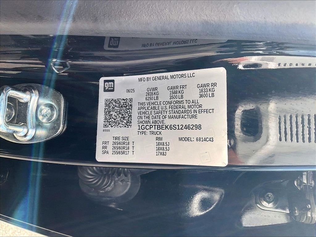 Used 2025 Black Chevrolet Work Truck image 30
