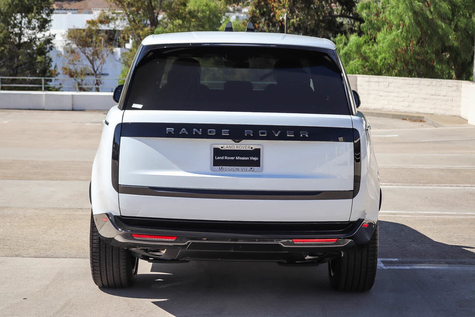 New 2026 Fuji White Land Rover SE image 6