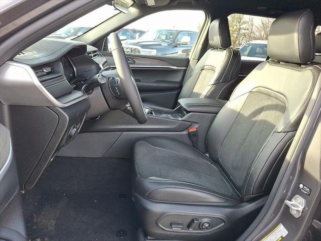 New 2026 Baltic Gray Metallic Clear-Coat Exterior Paint Jeep Laredo image 9