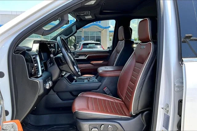 Used 2024 White GMC Denali Ultimate image 18