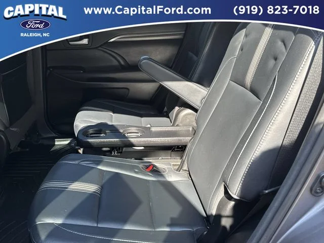 Used 2017 Gray Toyota SE image 18