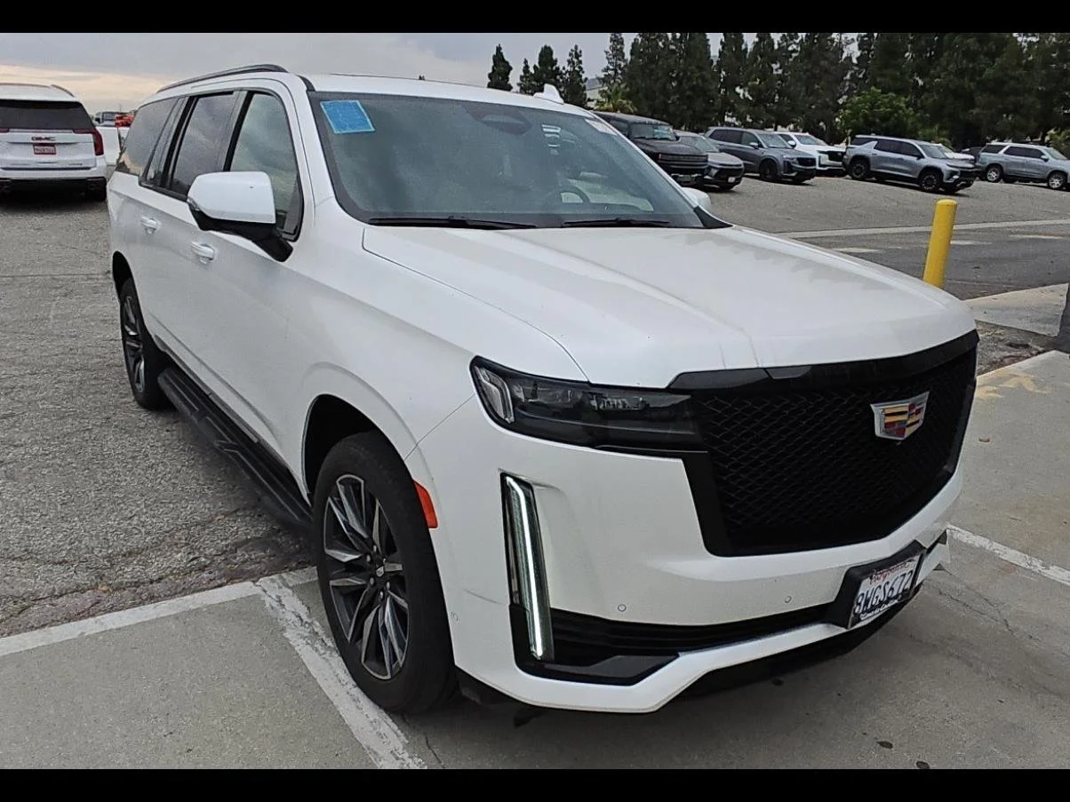 Used 2021 CRYSTAL WHITE TRICOAT Cadillac Sport image 15