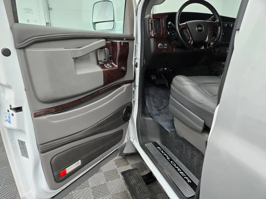 Used 2021 Summit White Chevrolet WT image 14