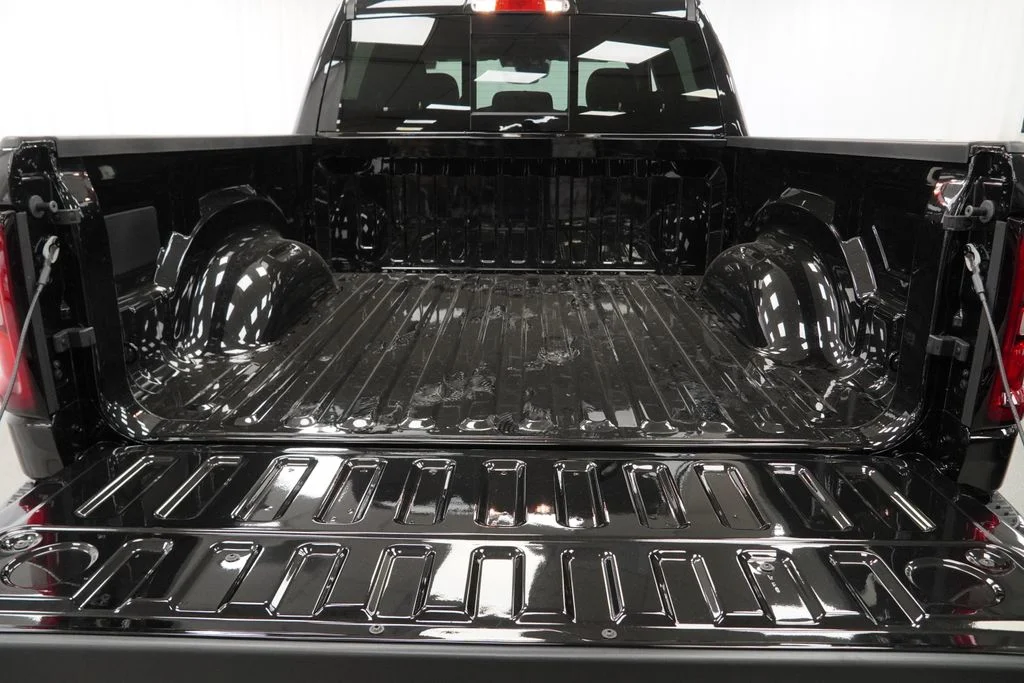 New 2026 Diamond Black Crystal Pearl-Coat Exterior Paint RAM Big Horn/Lone Star image 29