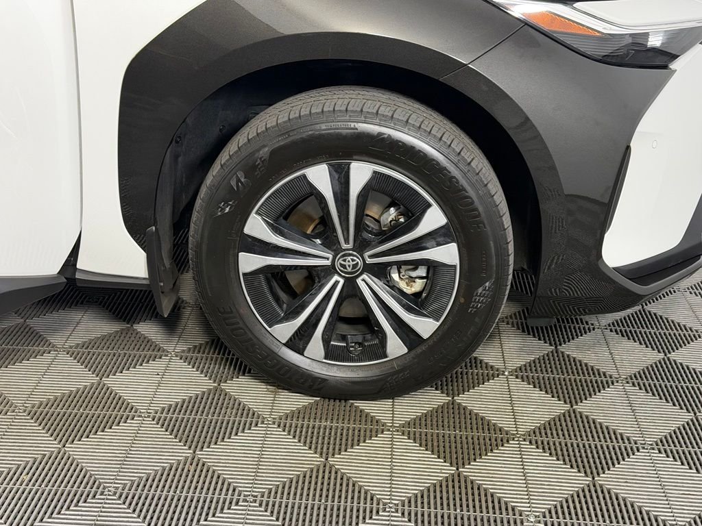 Used 2025 Beige Toyota XLE image 13