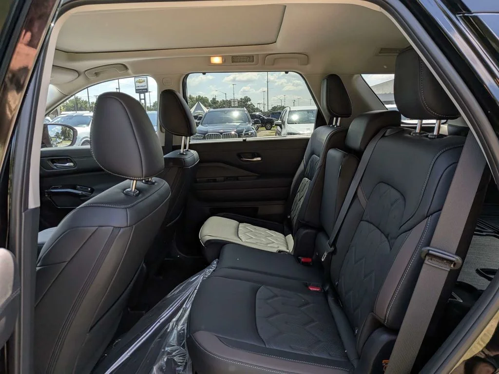New 2026 Black Nissan Platinum image 13