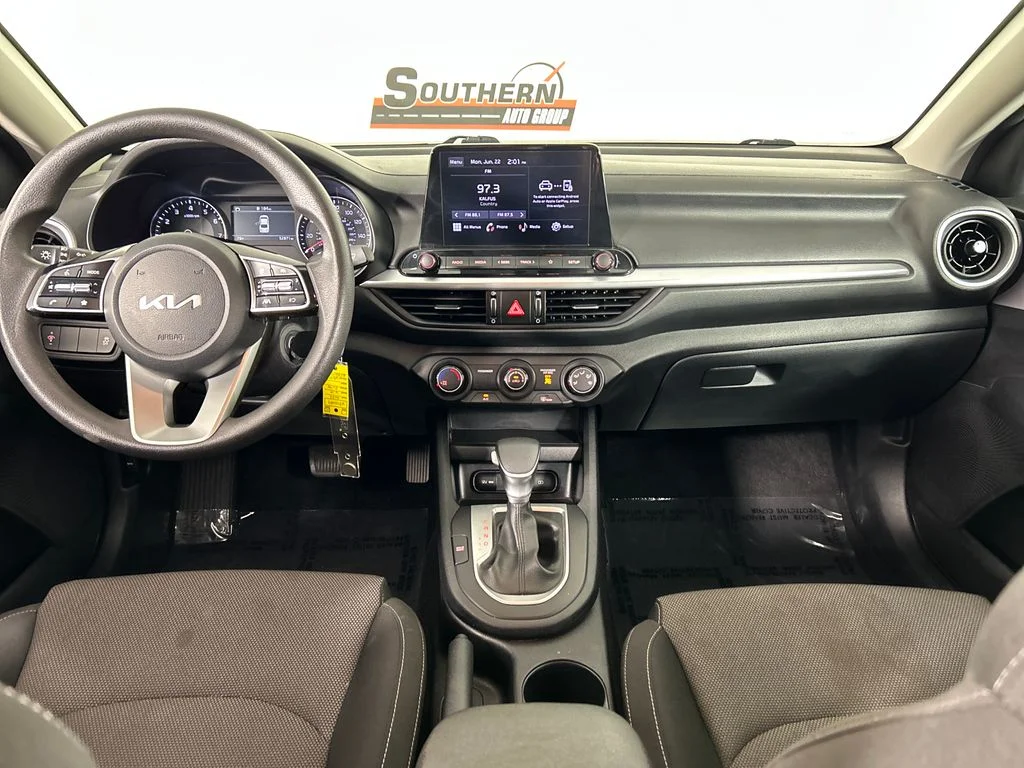 Used 2024 White Kia LXS image 18