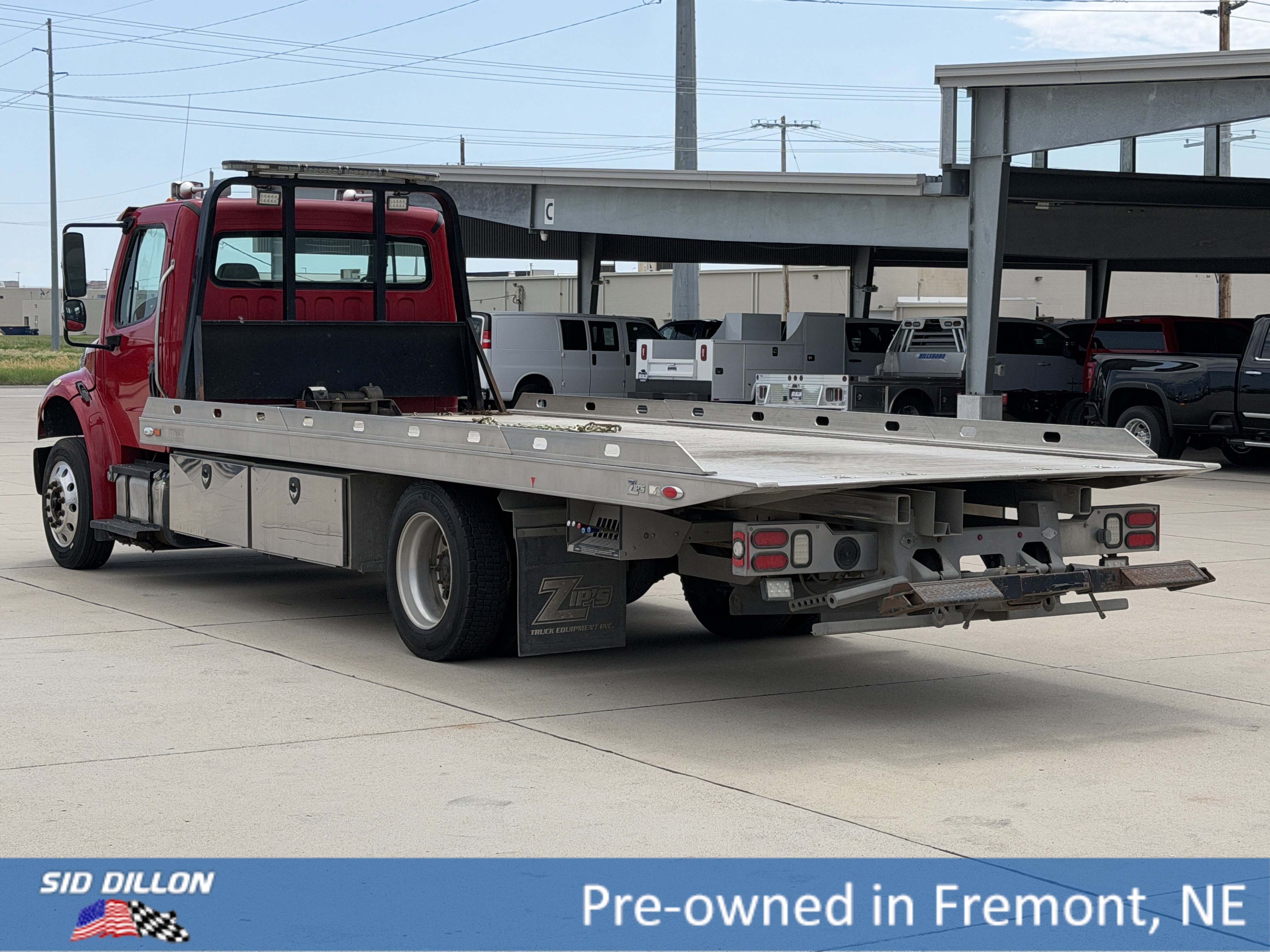 Used 2016 Red Freightliner  image 3