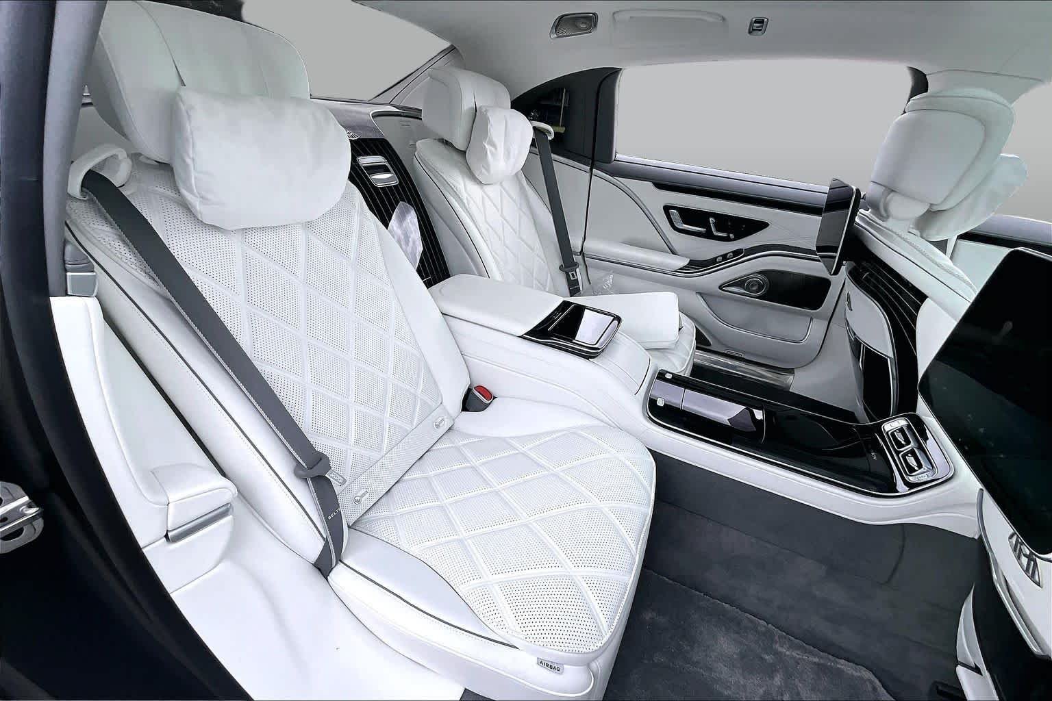 Used 2024 MANUFAKTUR Signature Night Black Magno Mercedes-Benz Maybach S 680 image 19