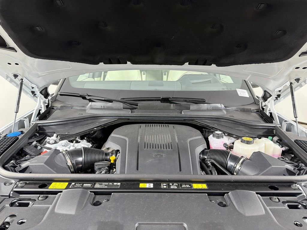 New 2026 Fuji White Land Rover SE image 32