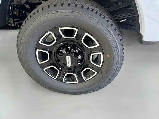 New 2026 Glacier Gray Metallic Tri-Coat Ford F-250® Platinum® image 67