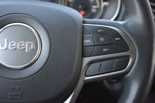 Used 2021 White Jeep Latitude Lux image 21