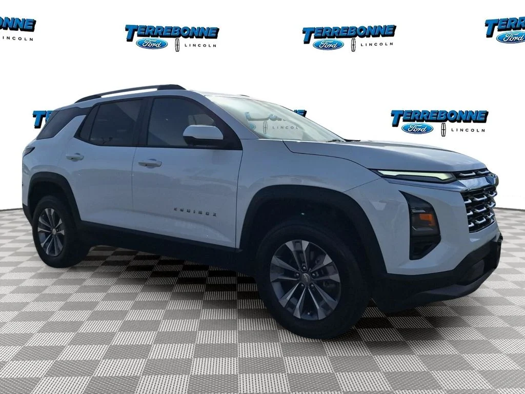 Used 2025 Summit White Chevrolet LT image 3