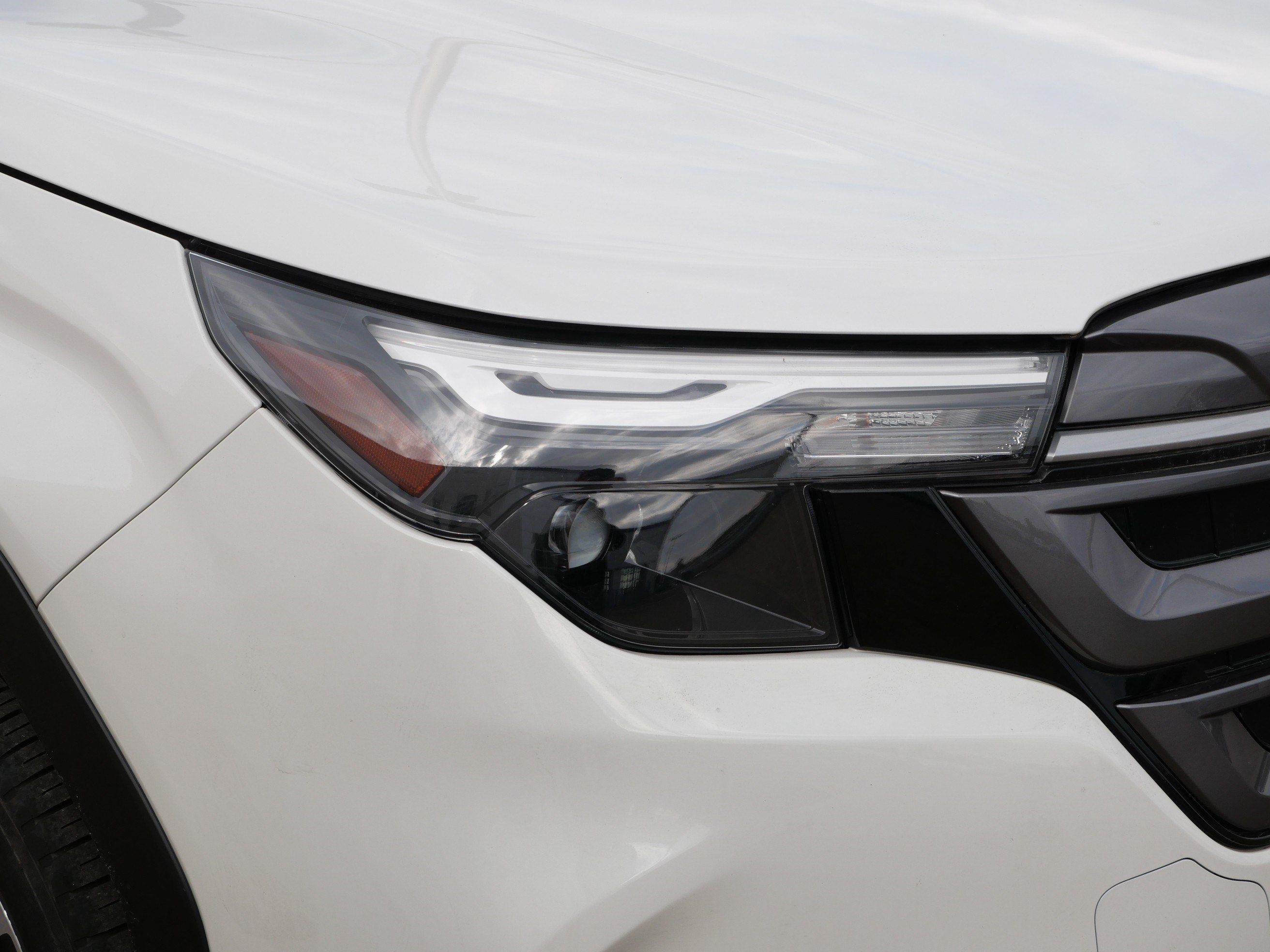 Certified Used 2025 Crystal White Pearl Subaru Premium image 16