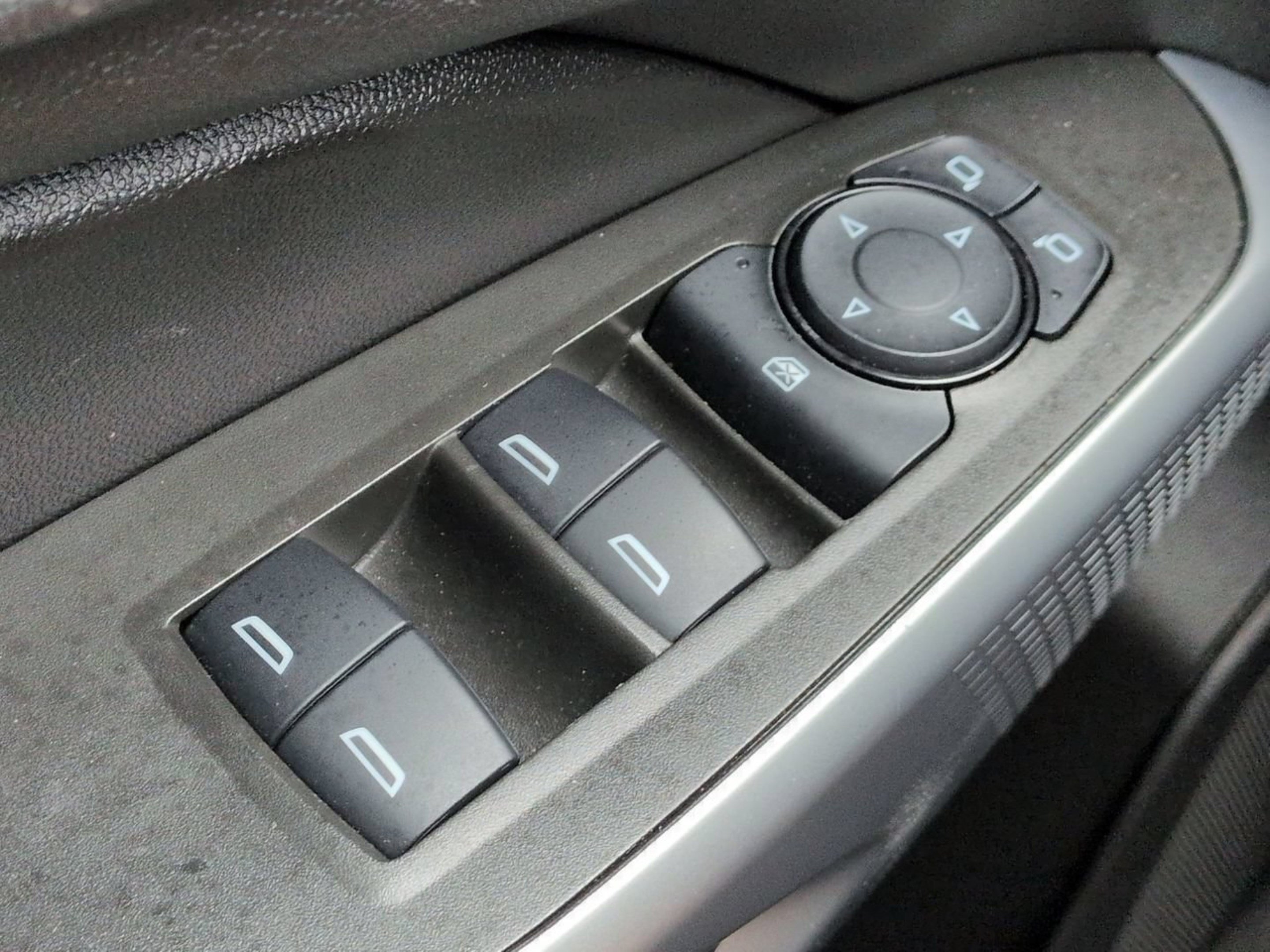Used 2025 Sterling Gray Metallic Chevrolet 1RS image 26