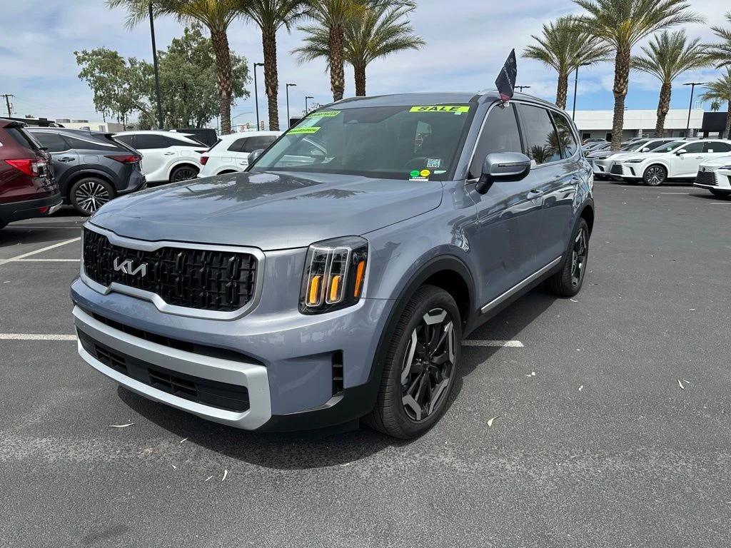 Used 2025 Silver Kia EX image 26
