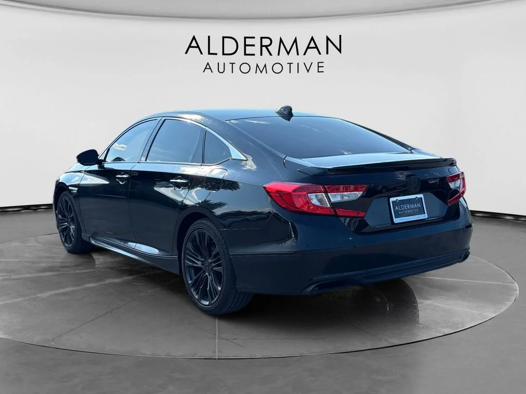 Used 2018 Black Honda Touring 2.0T image 3