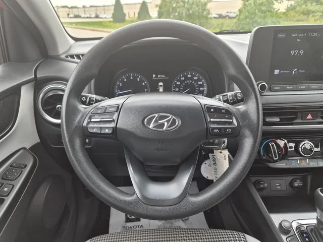Used 2022 Red Hyundai SE image 17
